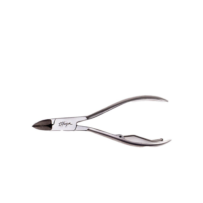 Thuya Pinze Manicure Pedicure